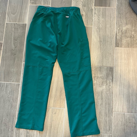 Women’s FIGS Scrubs Set Green Size Medium Two Pocket Top/Straight Leg Pants - Picture 7 of 7
